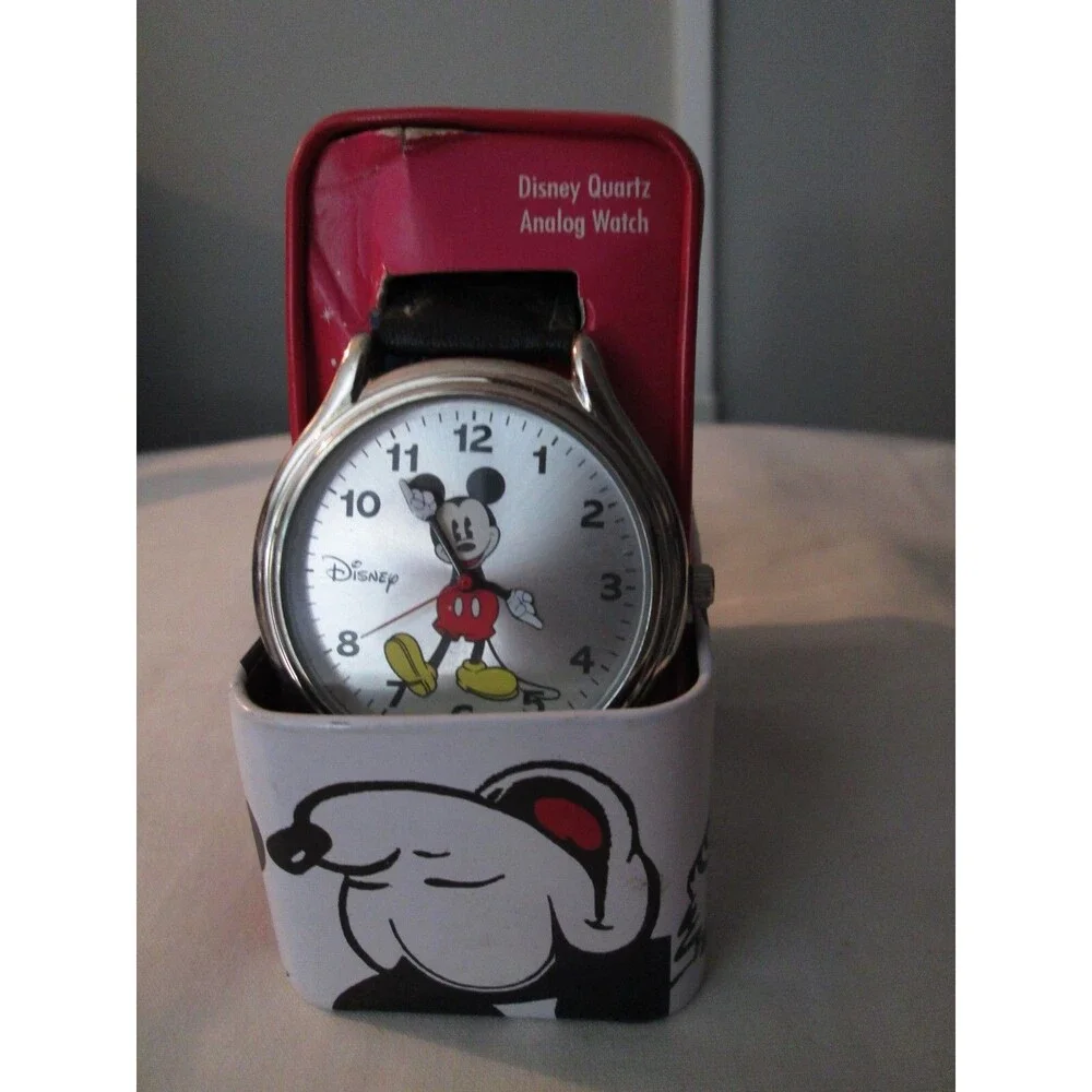 VINTAGE MICKEY MOUSE WATCH IN TIN w/BENDABLE MICKEY KEYCHAIN